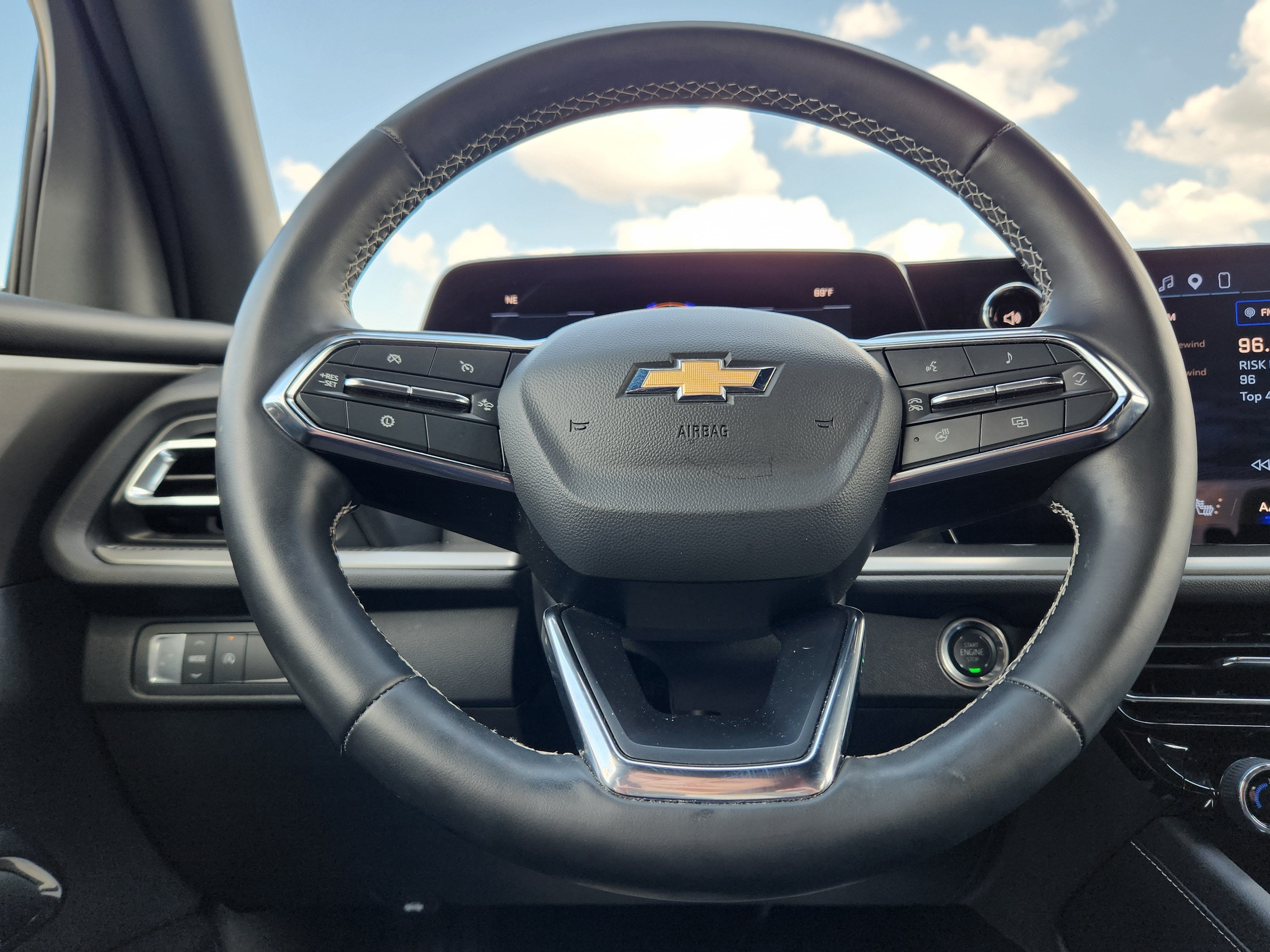 2026 Chevrolet Traverse FWD LT