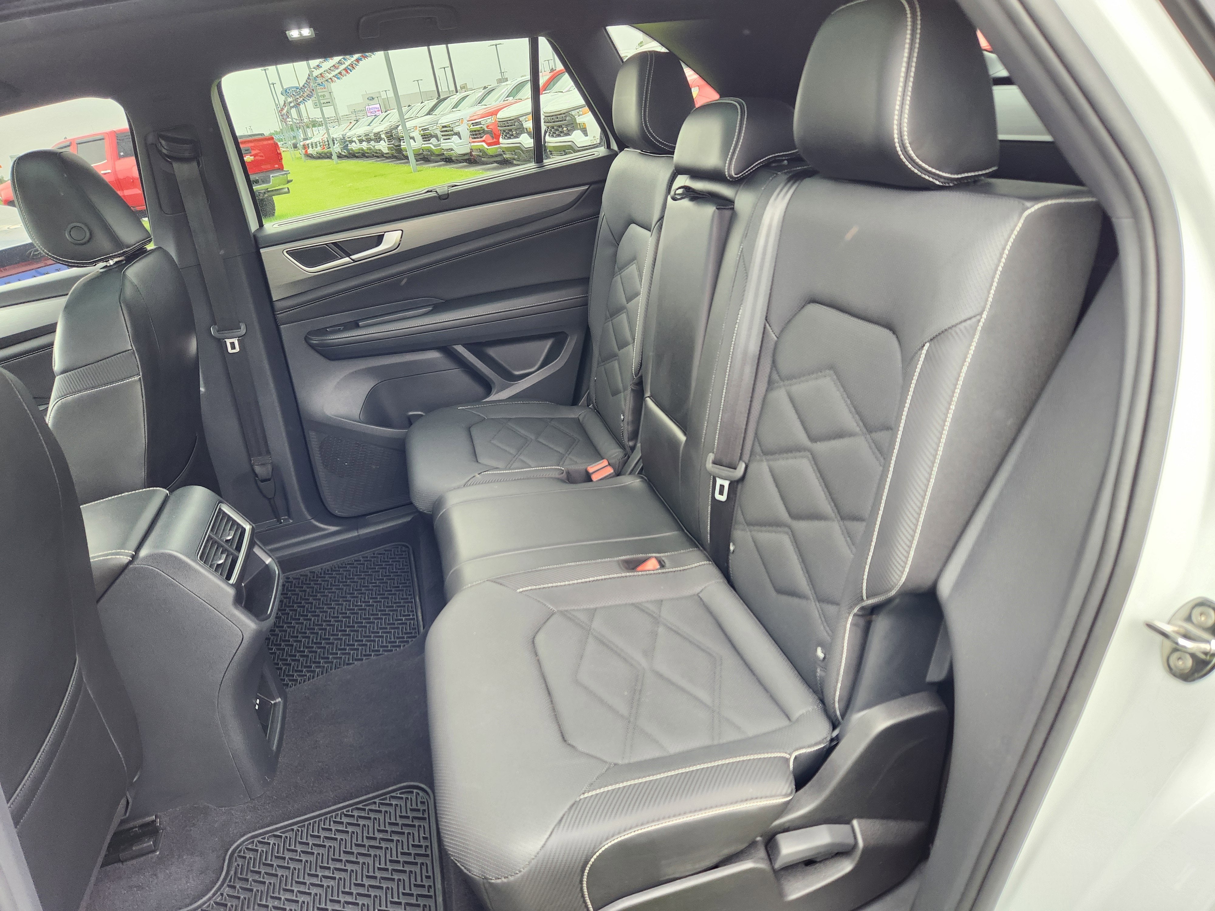 2024 Volkswagen Atlas Cross Sport 2.0T SE w/Technology