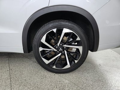 2022 Mitsubishi Outlander Base