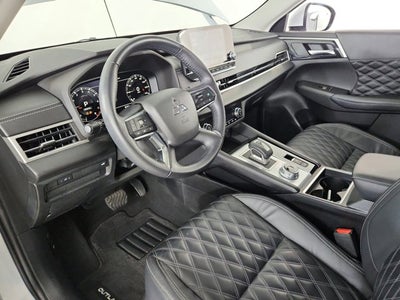 2022 Mitsubishi Outlander Base