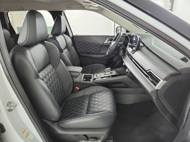 2022 Mitsubishi Outlander Base