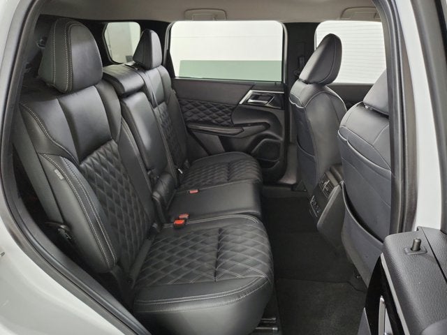 2022 Mitsubishi Outlander Base
