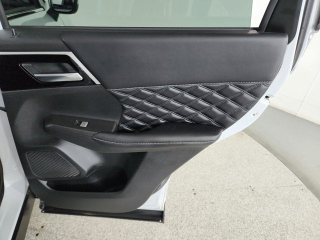 2022 Mitsubishi Outlander Base