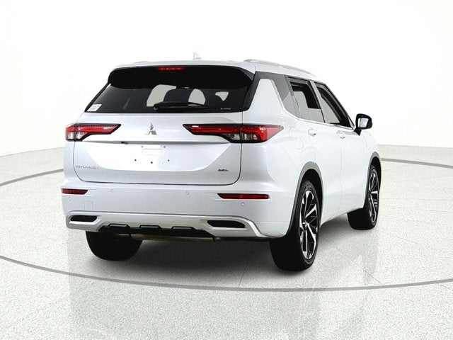 2022 Mitsubishi Outlander Base