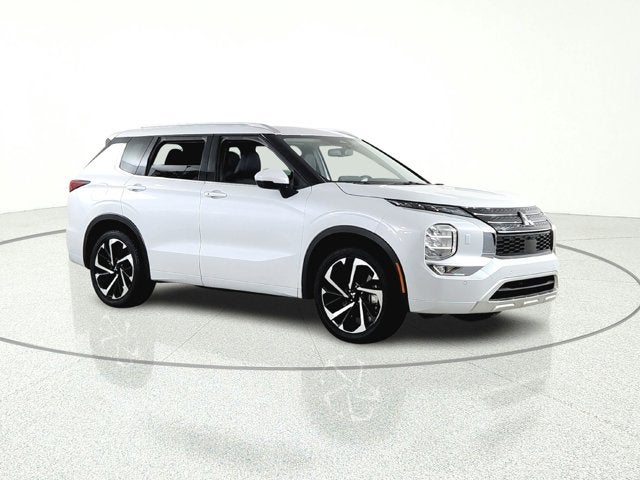 2022 Mitsubishi Outlander Base