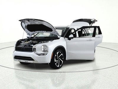 2022 Mitsubishi Outlander Base