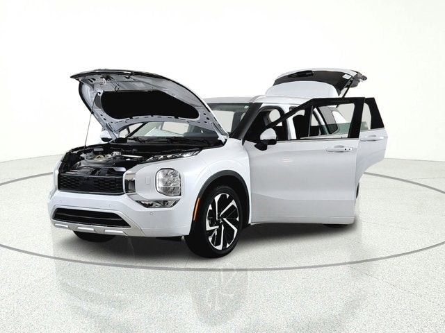 2022 Mitsubishi Outlander Base