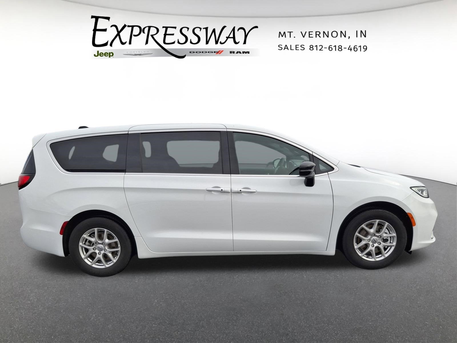 2025 Chrysler Pacifica Select