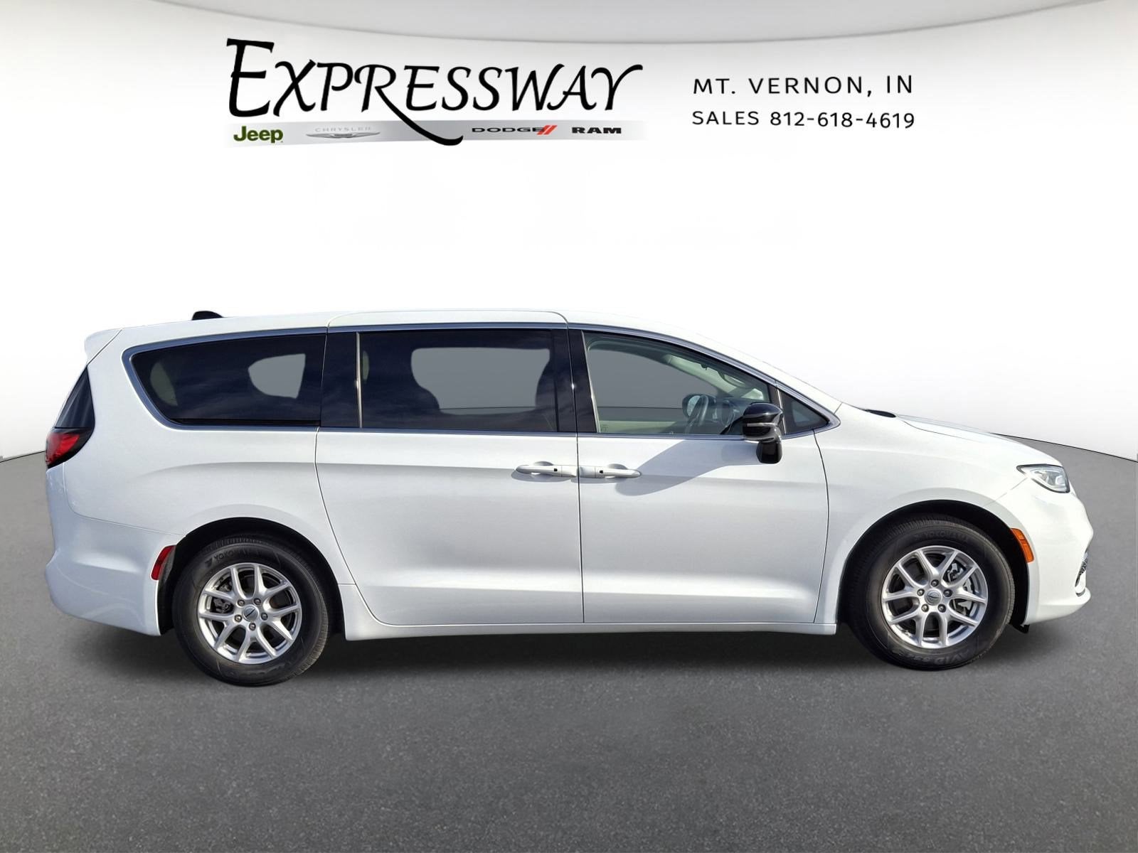 2024 Chrysler Pacifica Touring L
