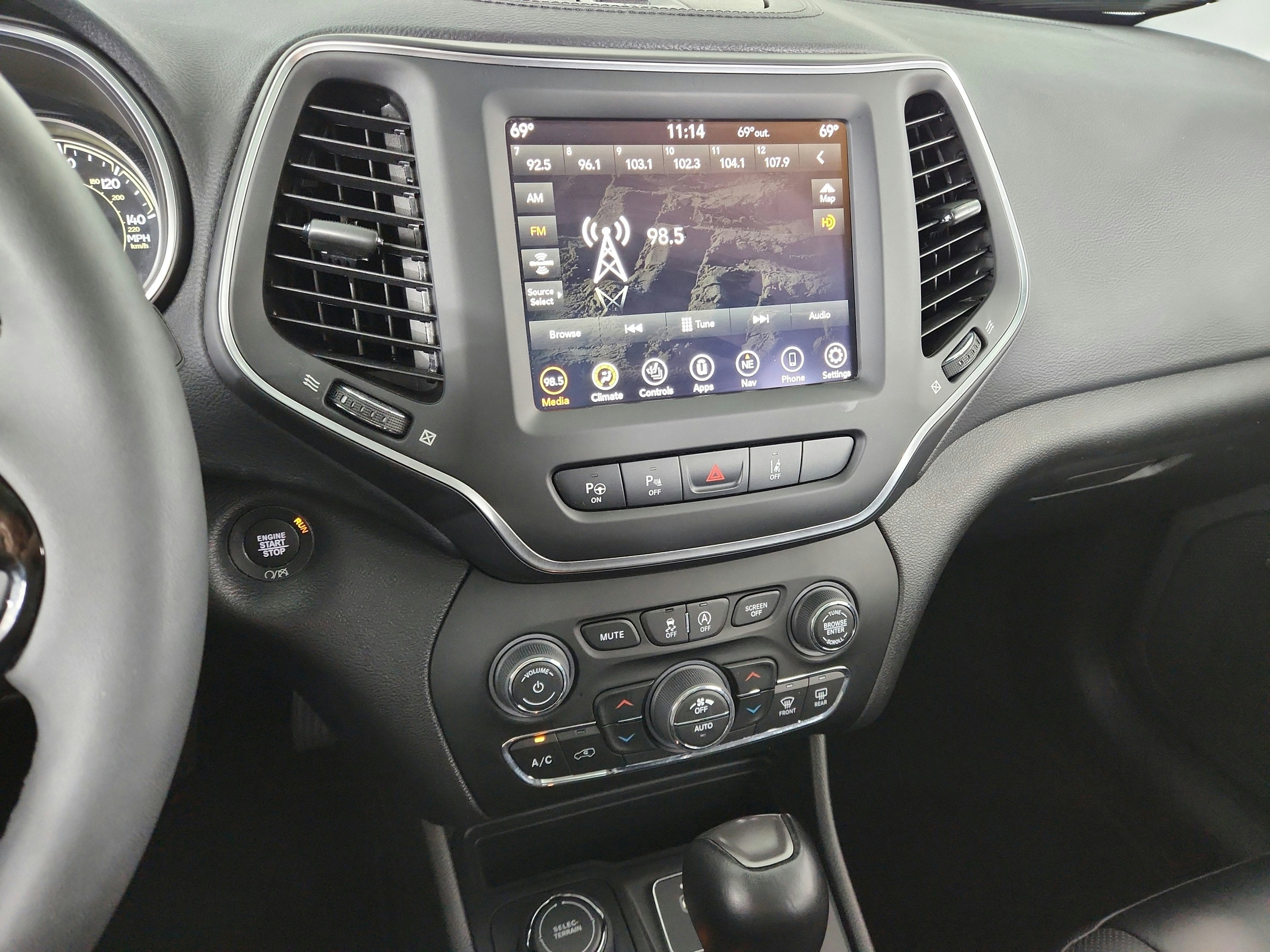 2023 Jeep Cherokee Altitude Lux