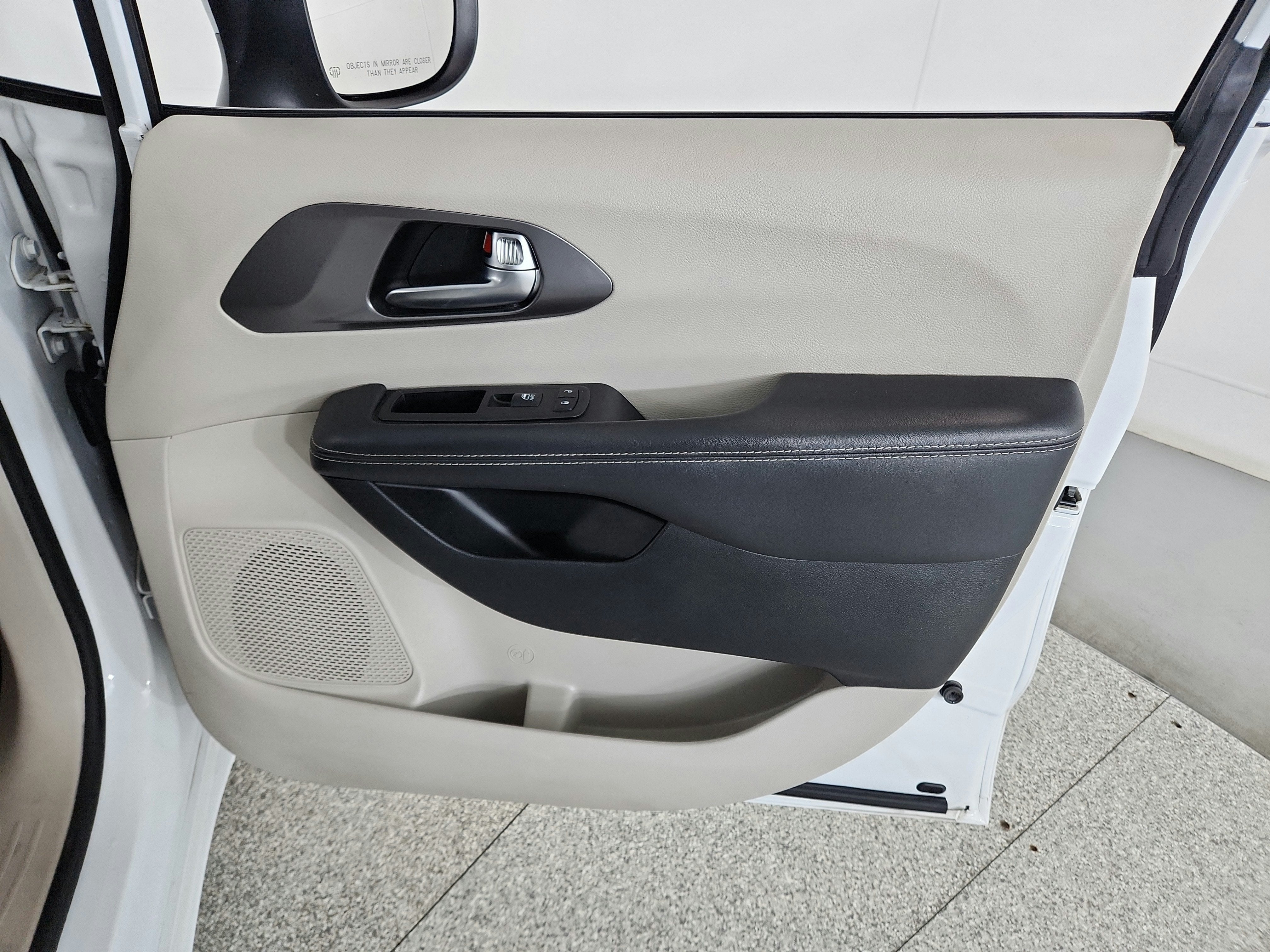 2023 Chrysler Pacifica Touring L FWD