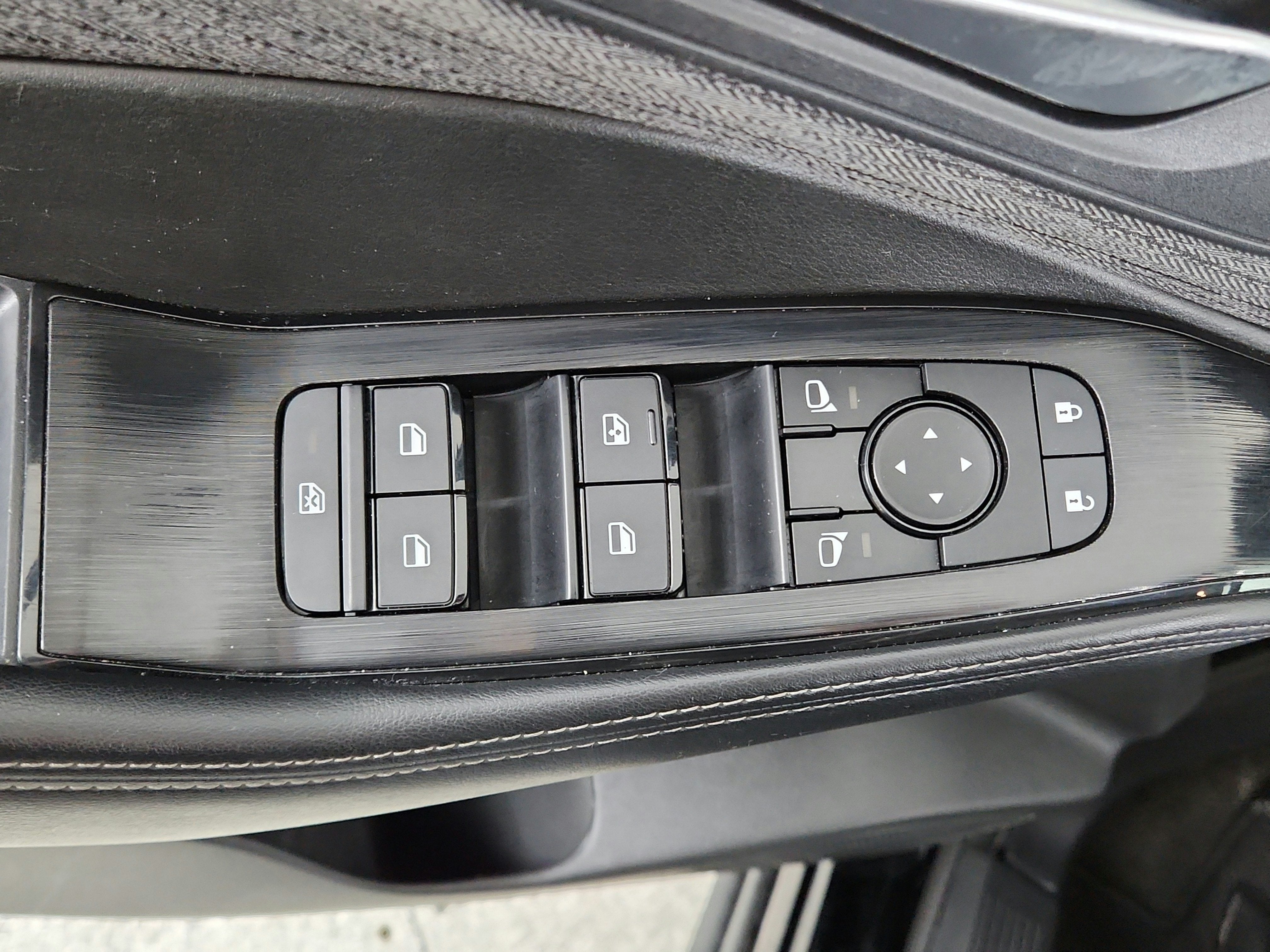 2023 Nissan Rogue FWD SV