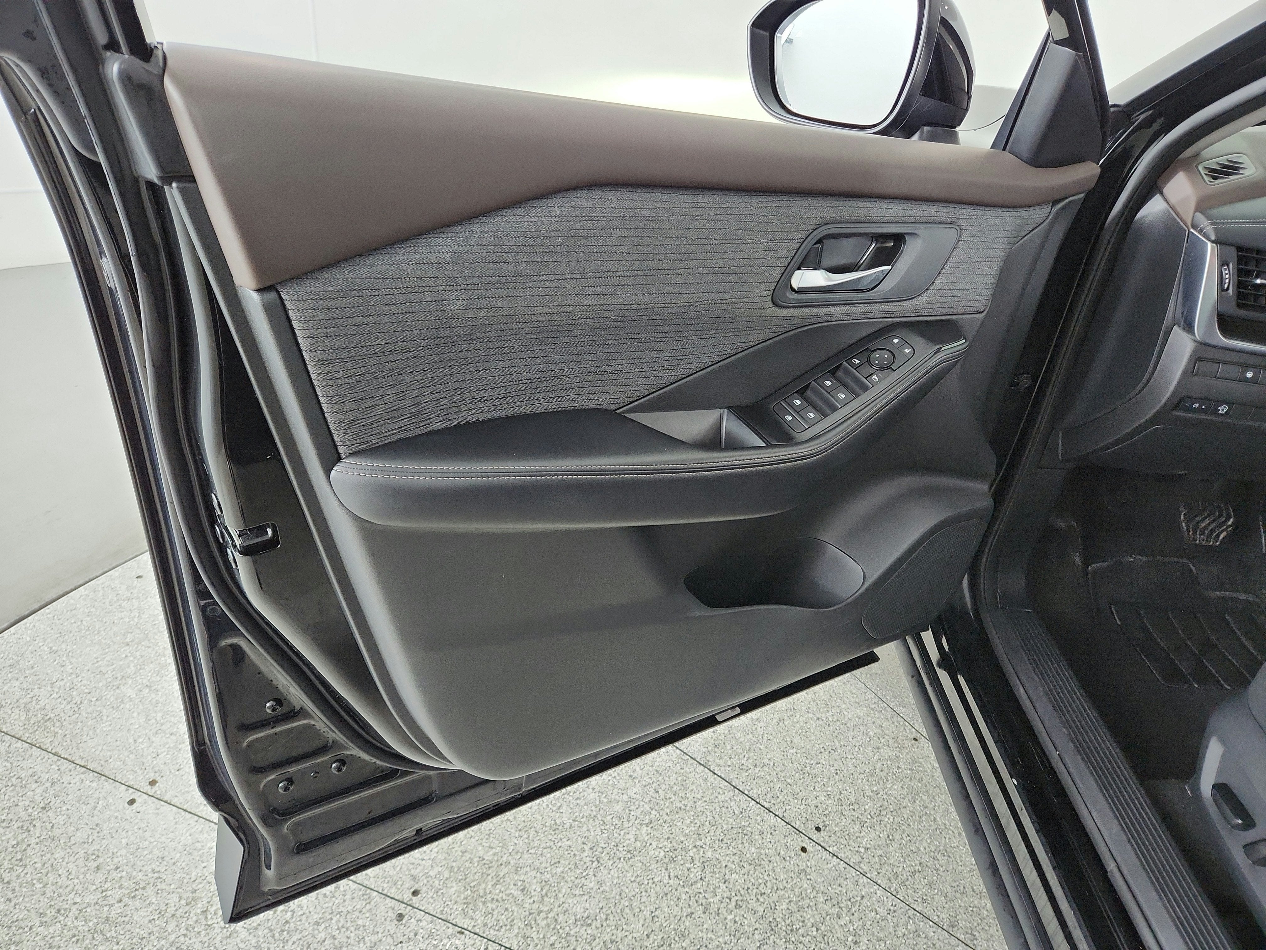 2023 Nissan Rogue FWD SV