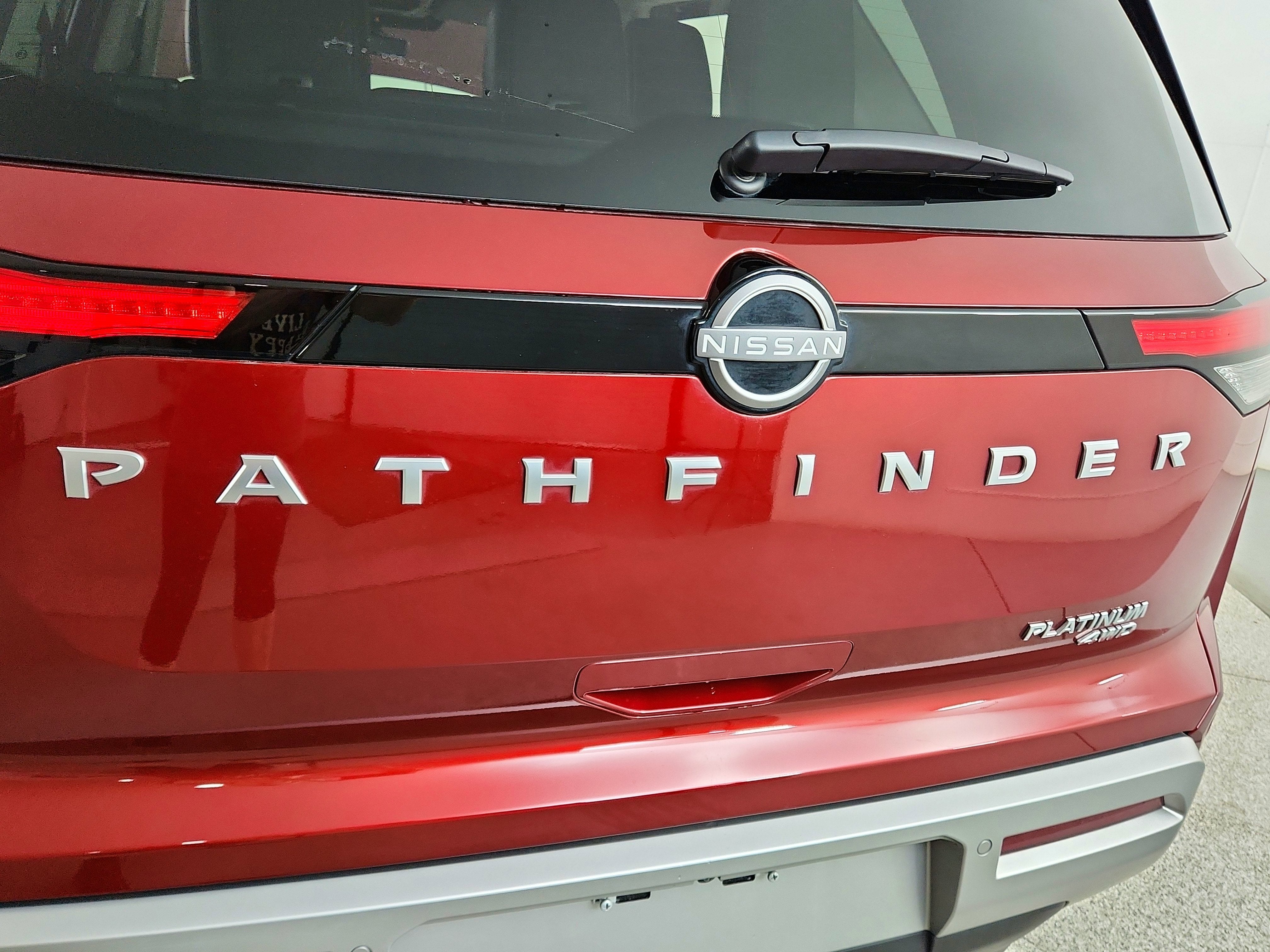 2025 Nissan Pathfinder Platinum