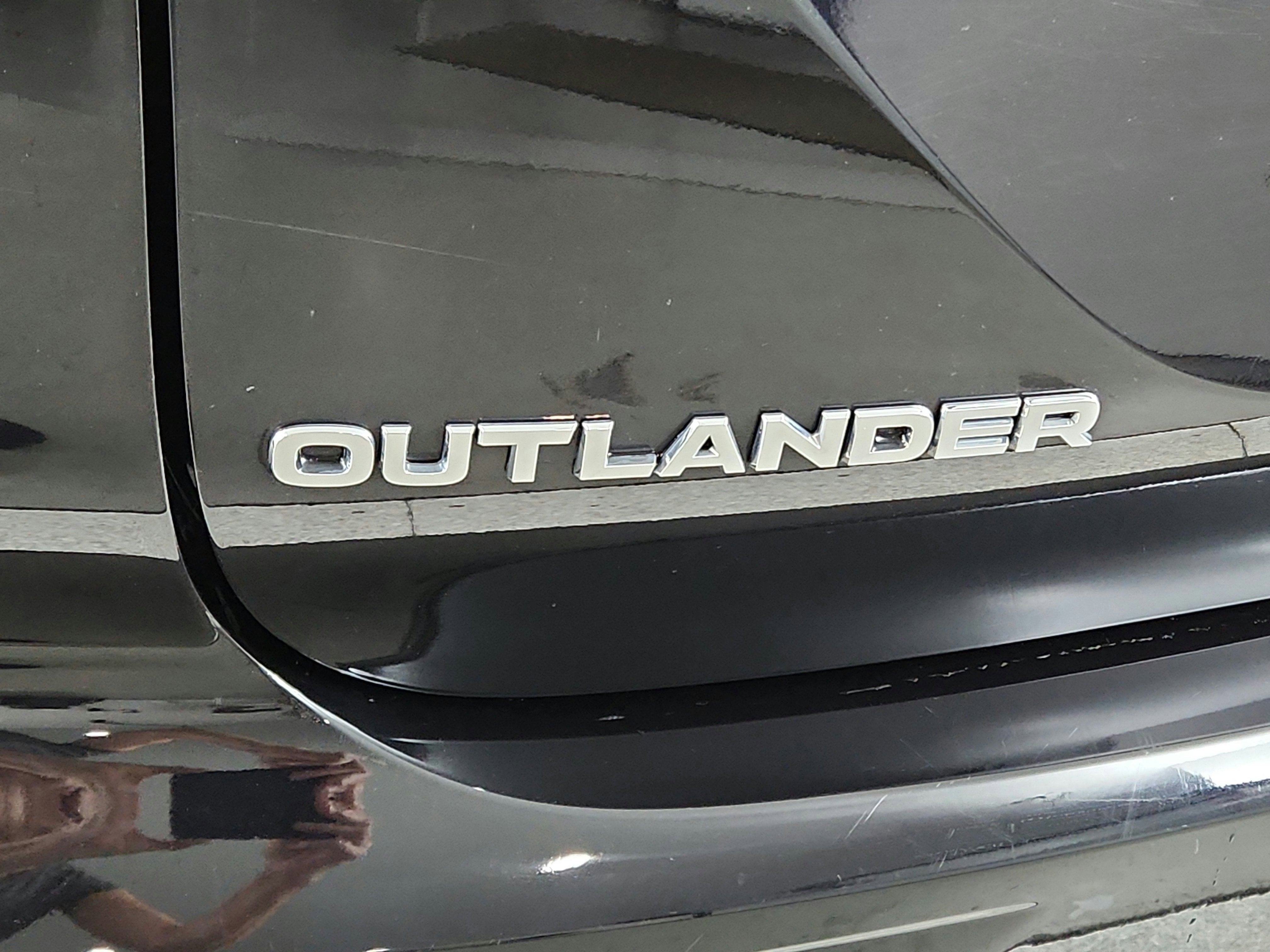 2023 Mitsubishi Outlander ES