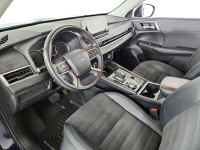 2023 Mitsubishi Outlander Base