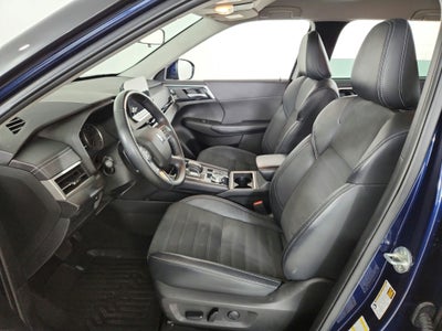 2023 Mitsubishi Outlander Base