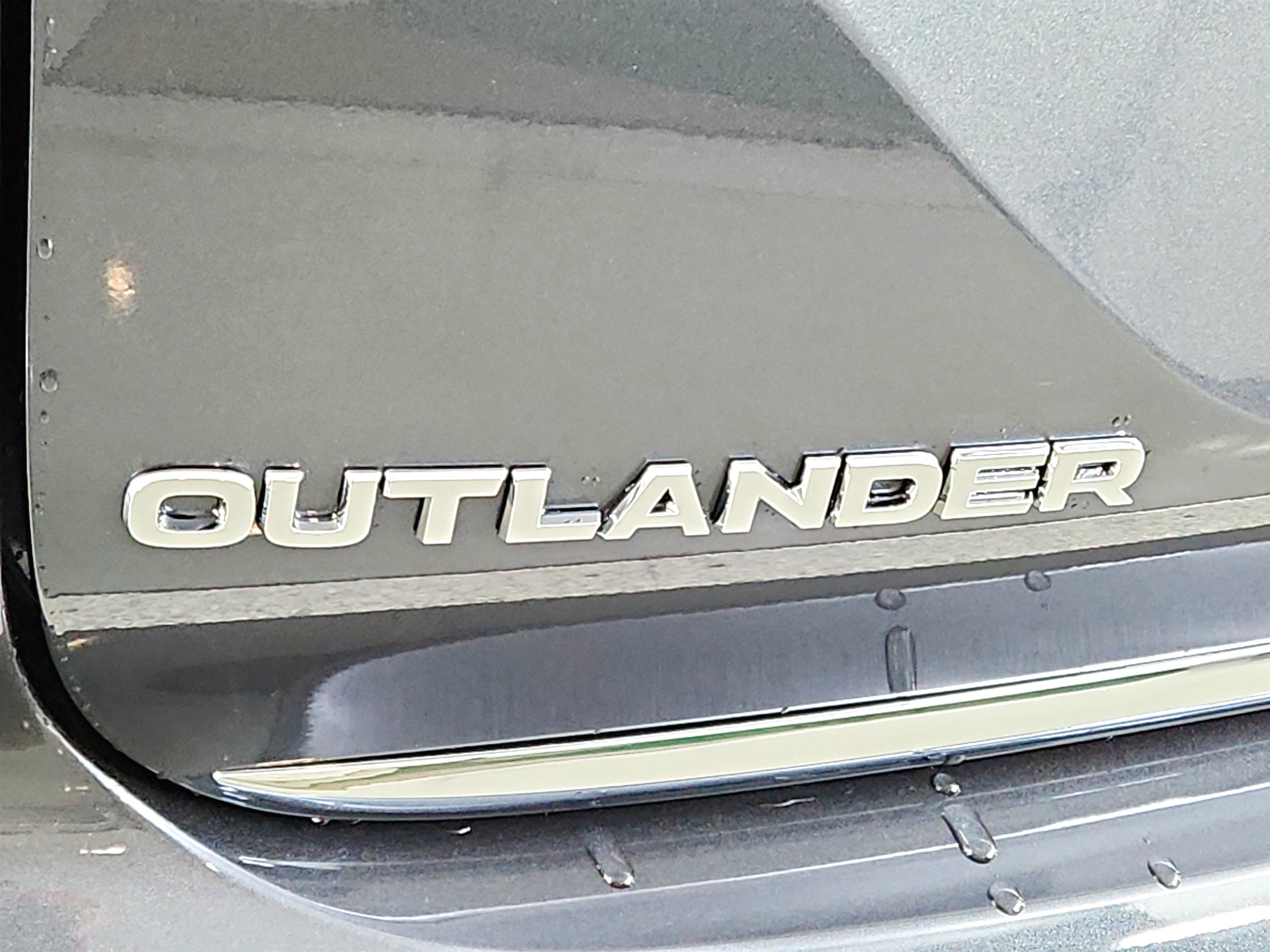 2025 Mitsubishi Outlander PHEV Base