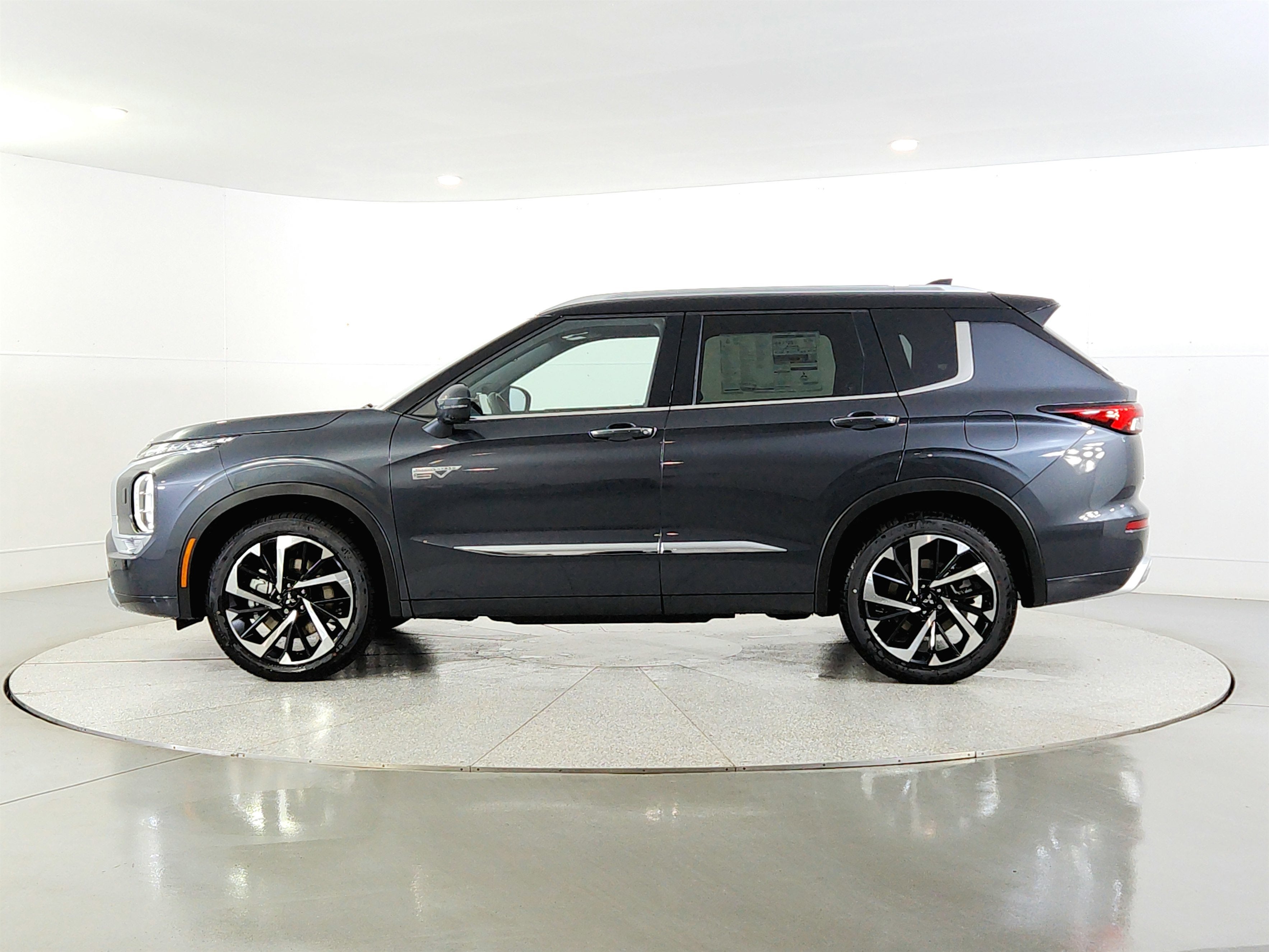2025 Mitsubishi Outlander PHEV Base