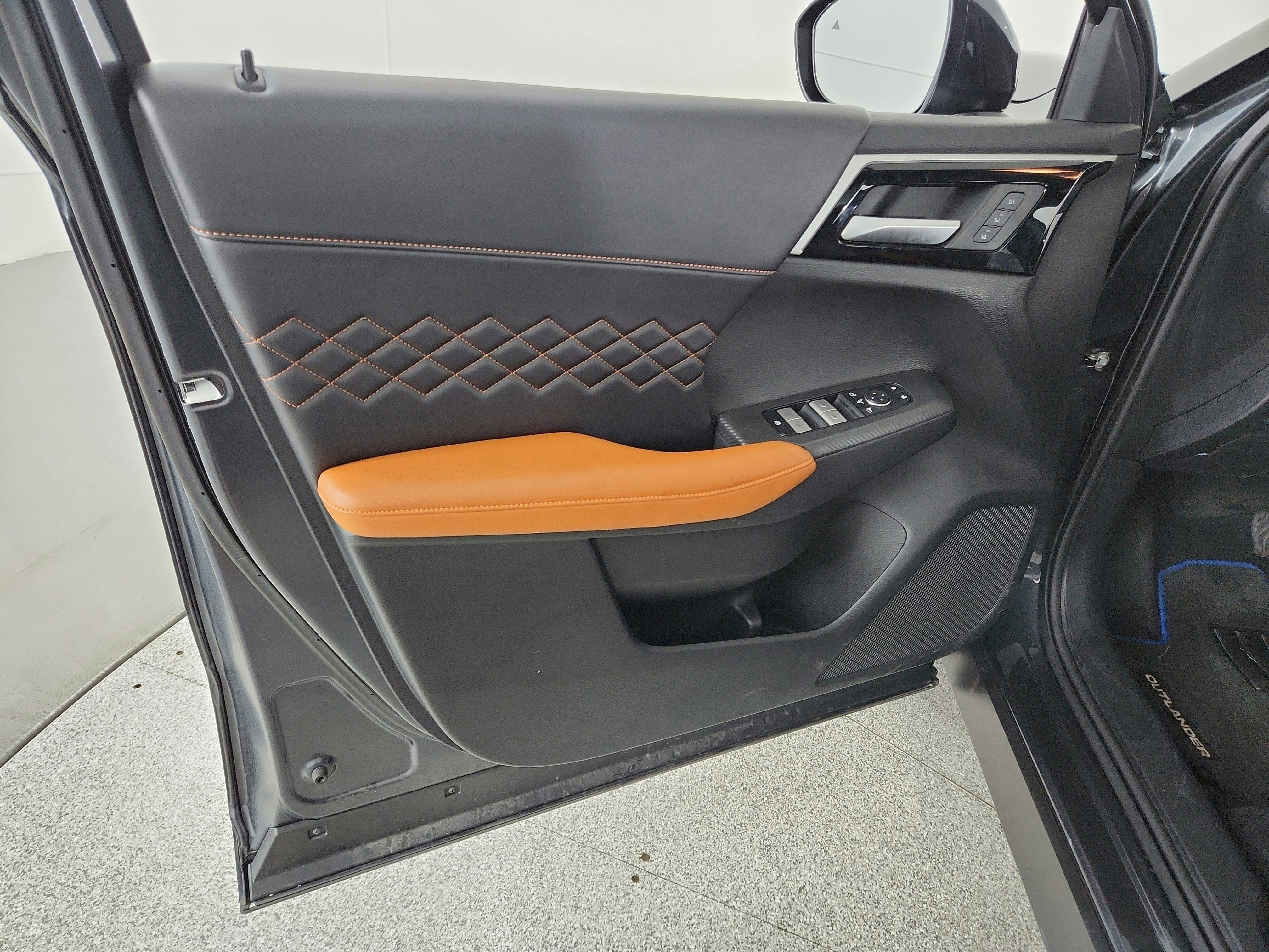 2025 Mitsubishi Outlander PHEV SEL