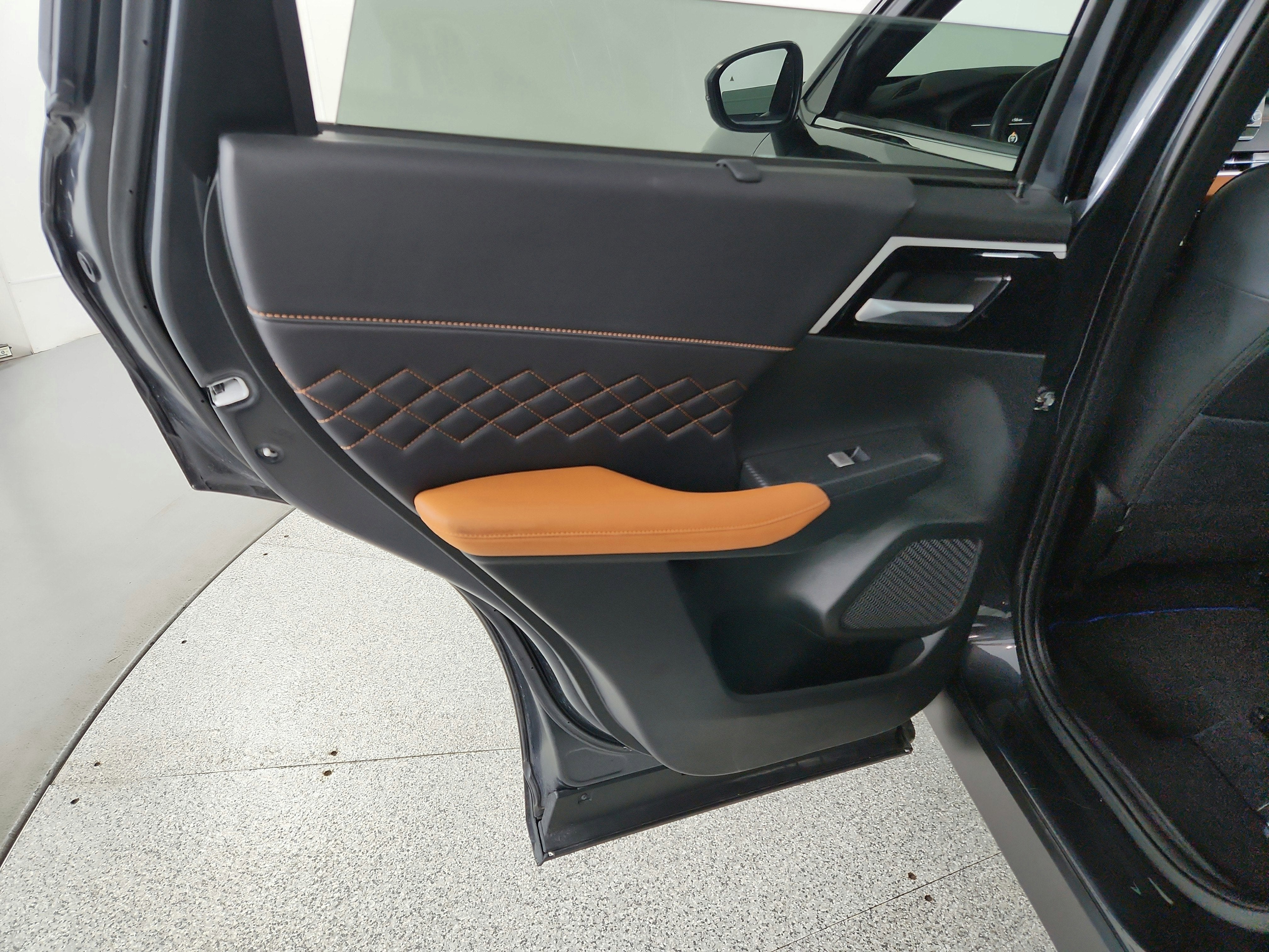 2025 Mitsubishi Outlander PHEV SEL