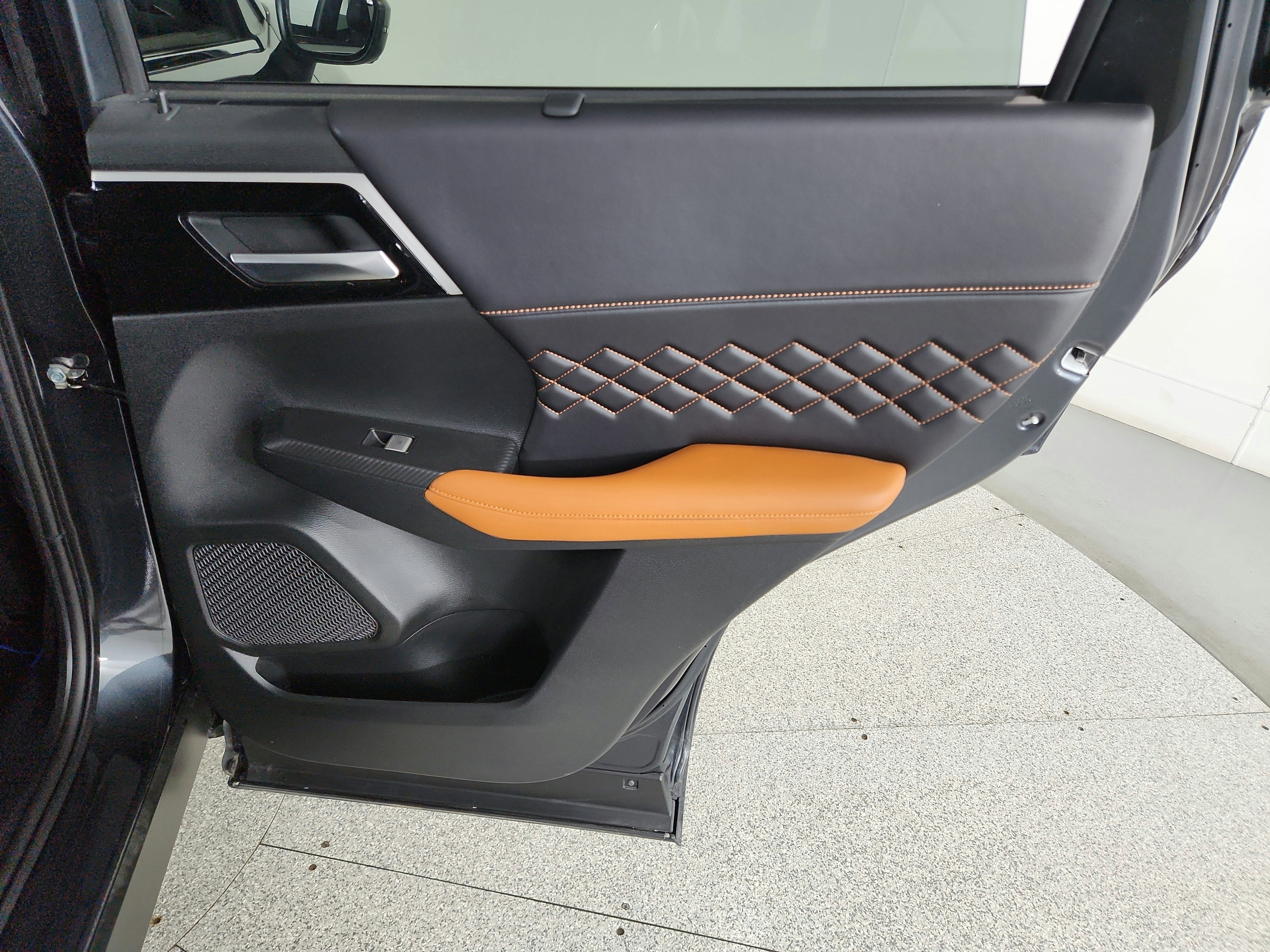 2025 Mitsubishi Outlander PHEV SEL