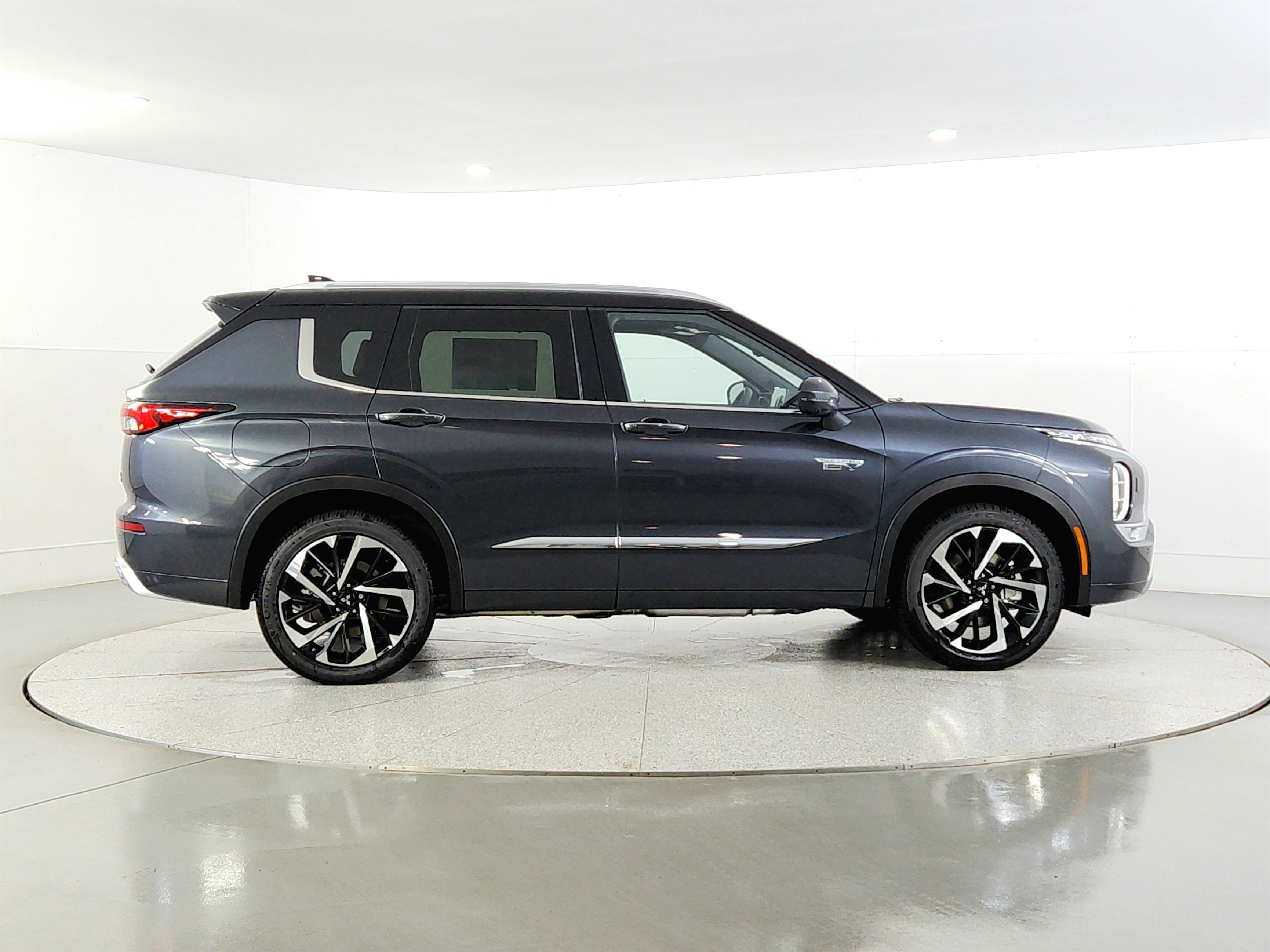 2025 Mitsubishi Outlander PHEV Base