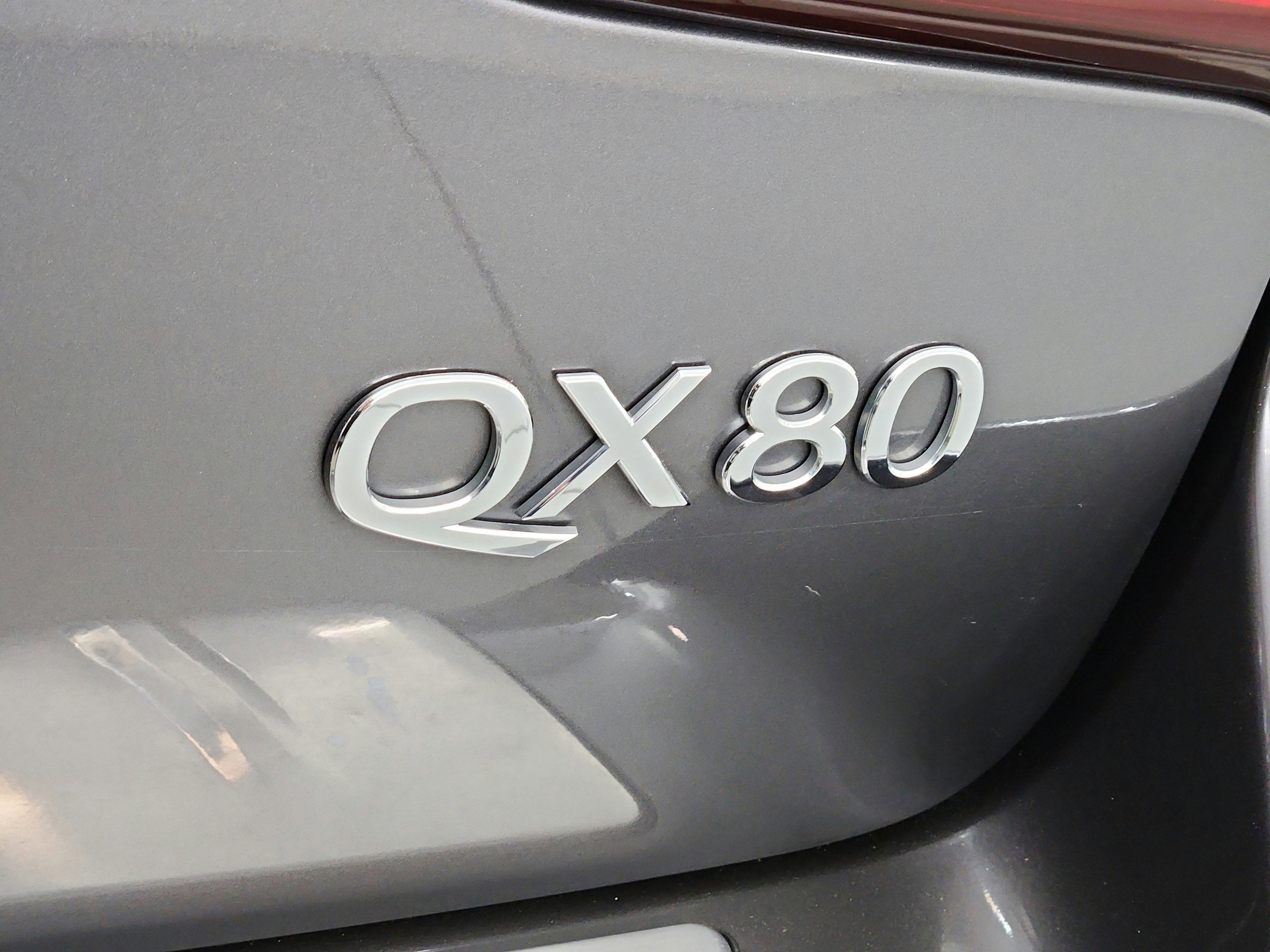 2024 INFINITI QX80 LUXE