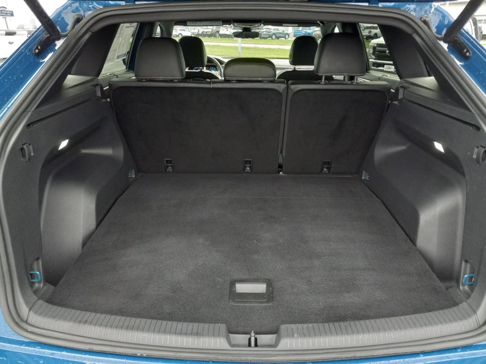 2025 Volkswagen Atlas Cross Sport 2.0T SE w/Technology