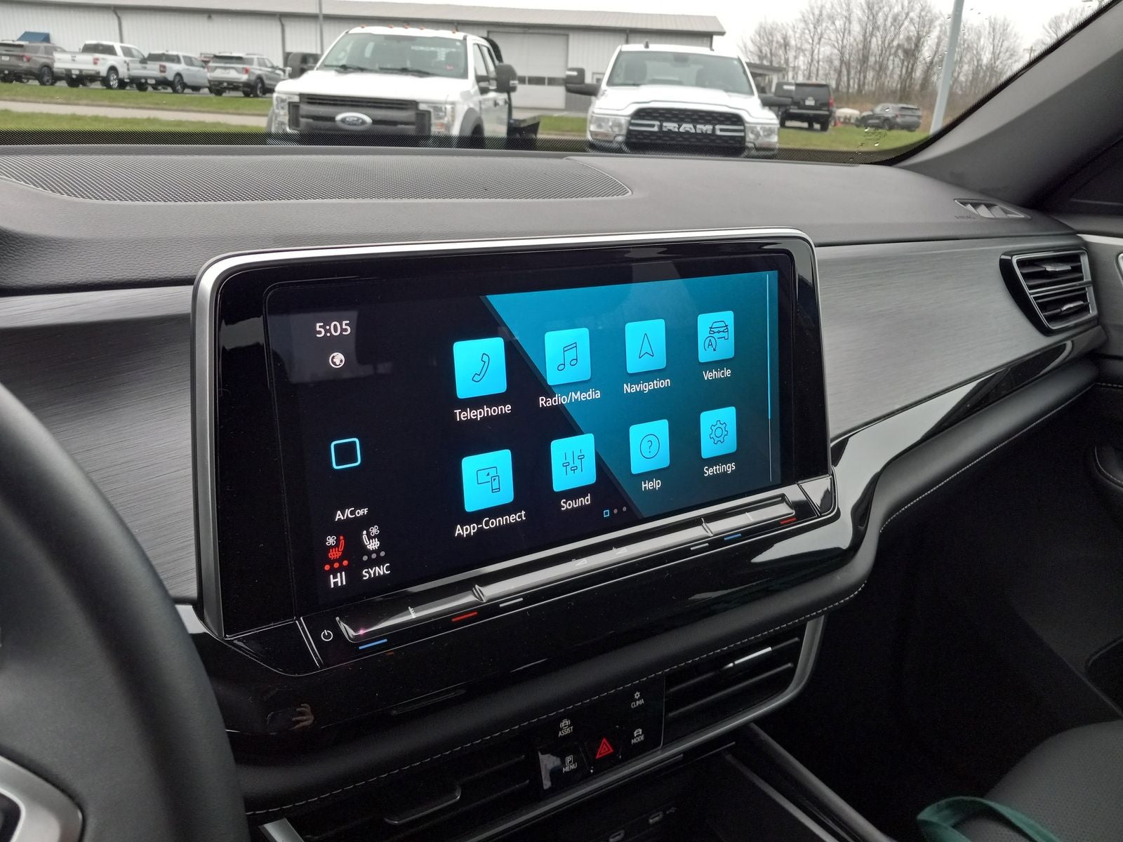 2025 Volkswagen Atlas Cross Sport 2.0T SE w/Technology