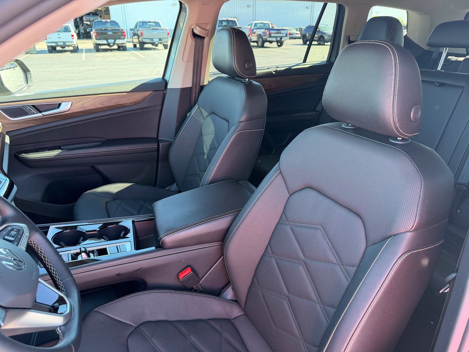 2025 Volkswagen Atlas 2.0T SE w/Technology