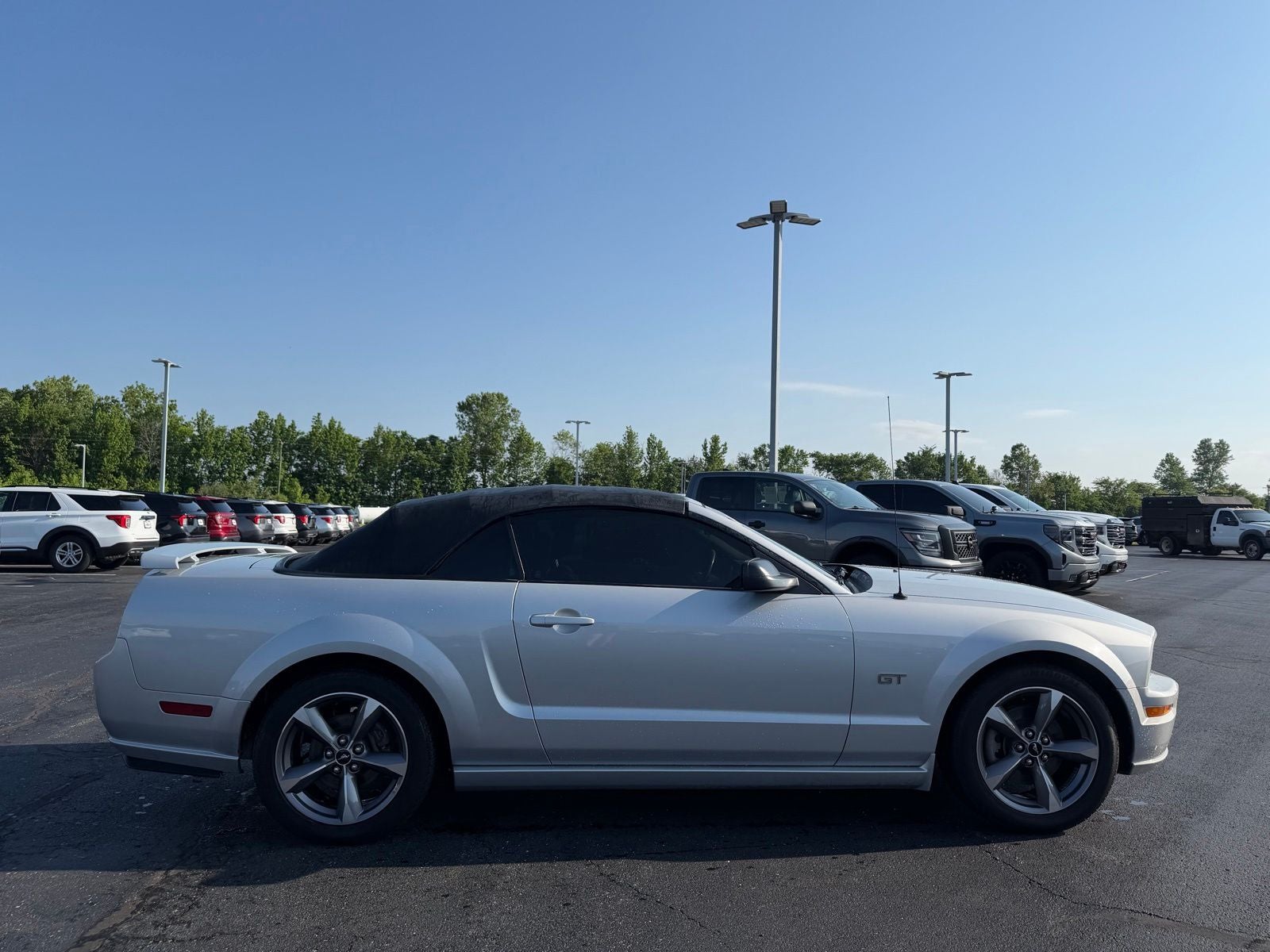2005 Ford Mustang GT Deluxe