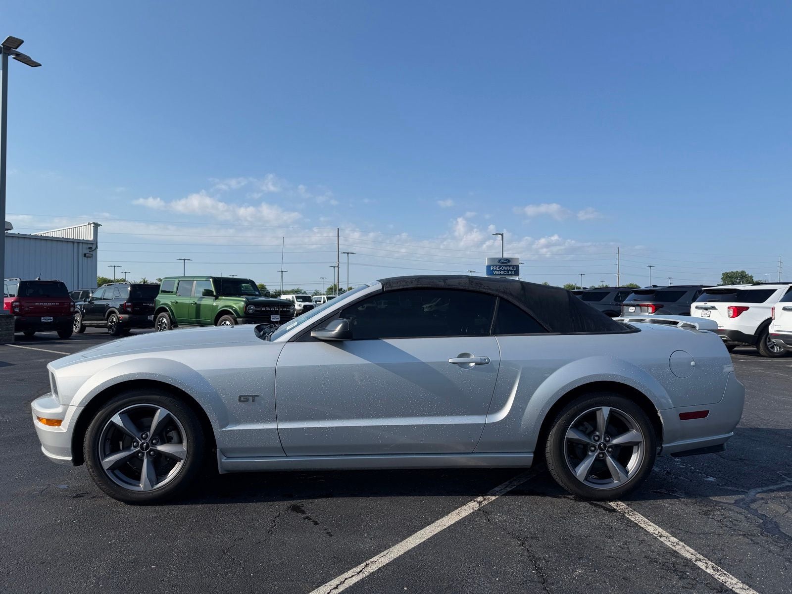 2005 Ford Mustang GT Deluxe